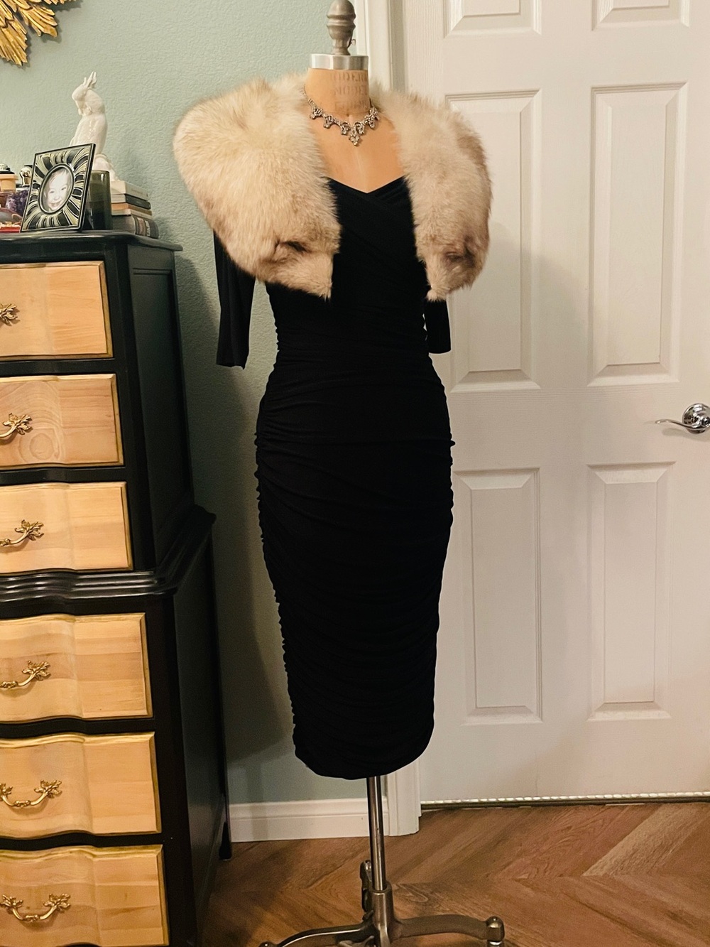 ♥️ Black Ruched Midi Wiggle Dress, Monica dress pin up couture PUG Laura Byrnes - Picture 7 of 15